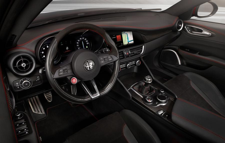 Интерьер Alfa Romeo Giulia Quadrifoglio (952) 2016 года  (NA) (фото 48 из 86)